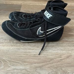 Nike SpeedSweep 7 Wrestling Shoes 7 in “Big Kids”